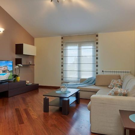 Villa Bartona For 8 Persons With Private Swimmingpool Pula Zewnętrze zdjęcie