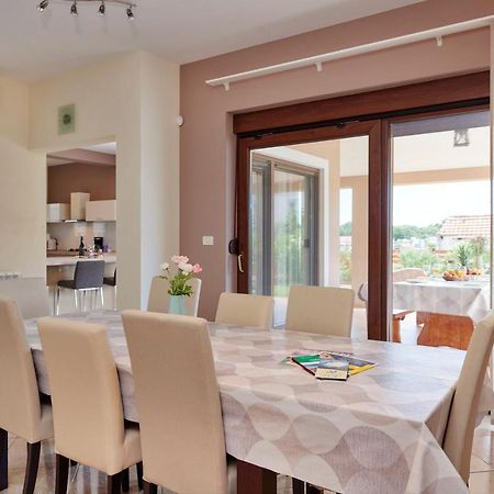 Villa Bartona For 8 Persons With Private Swimmingpool Pula Zewnętrze zdjęcie