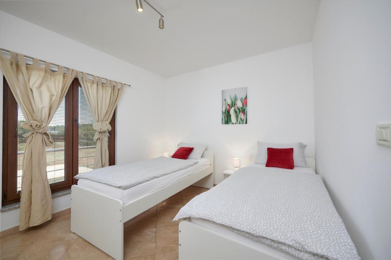 Villa Bartona For 8 Persons With Private Swimmingpool Pula Zewnętrze zdjęcie