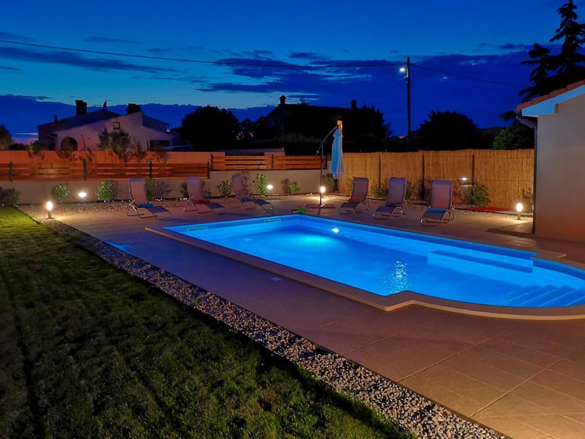 Villa Bartona For 8 Persons With Private Swimmingpool Pula Zewnętrze zdjęcie