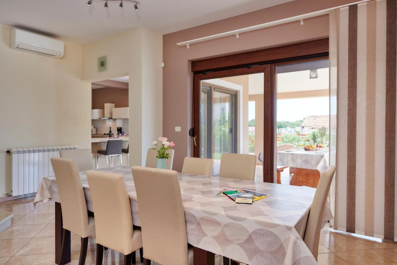 Villa Bartona For 8 Persons With Private Swimmingpool Pula Zewnętrze zdjęcie