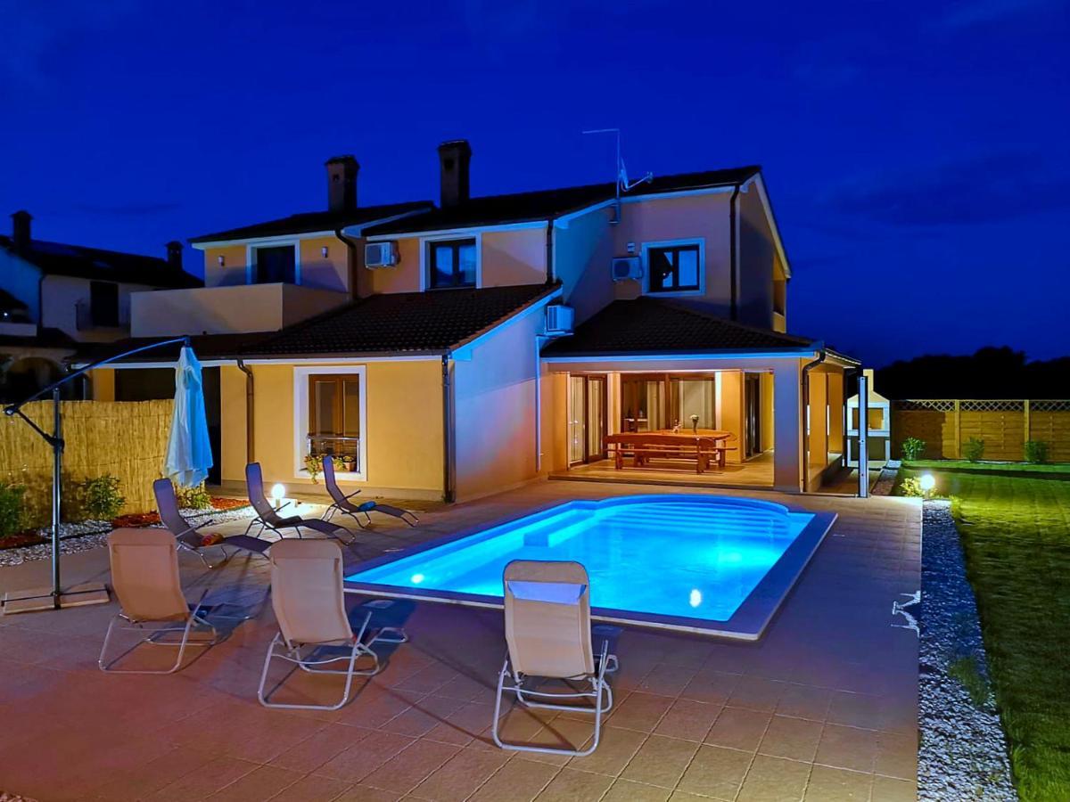 Villa Bartona For 8 Persons With Private Swimmingpool Pula Zewnętrze zdjęcie