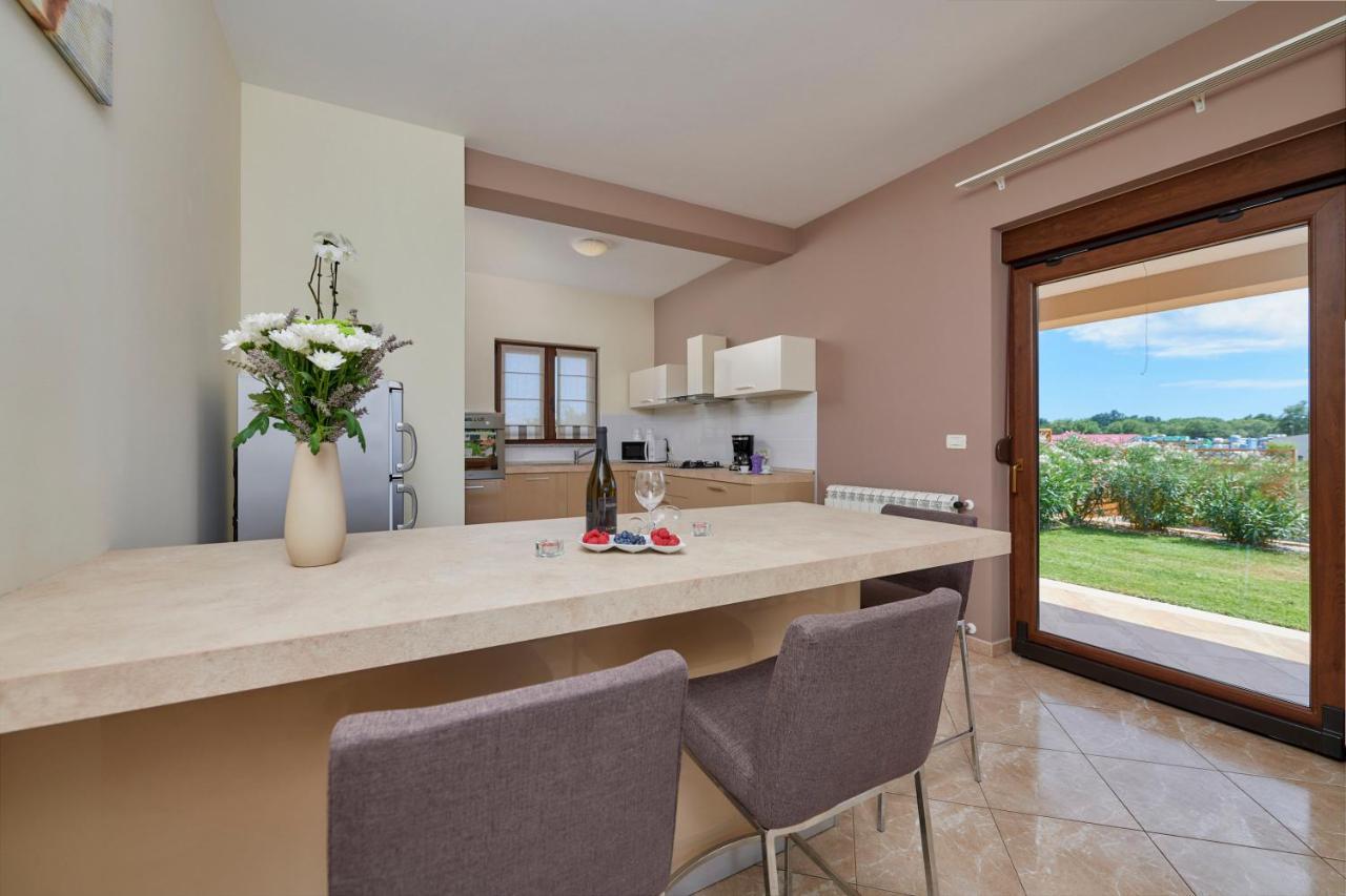 Villa Bartona For 8 Persons With Private Swimmingpool Pula Zewnętrze zdjęcie
