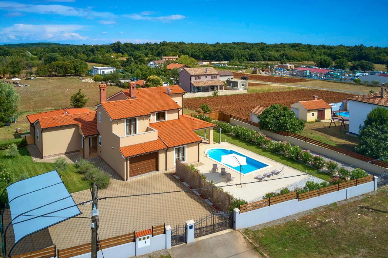 Villa Bartona For 8 Persons With Private Swimmingpool Pula Zewnętrze zdjęcie