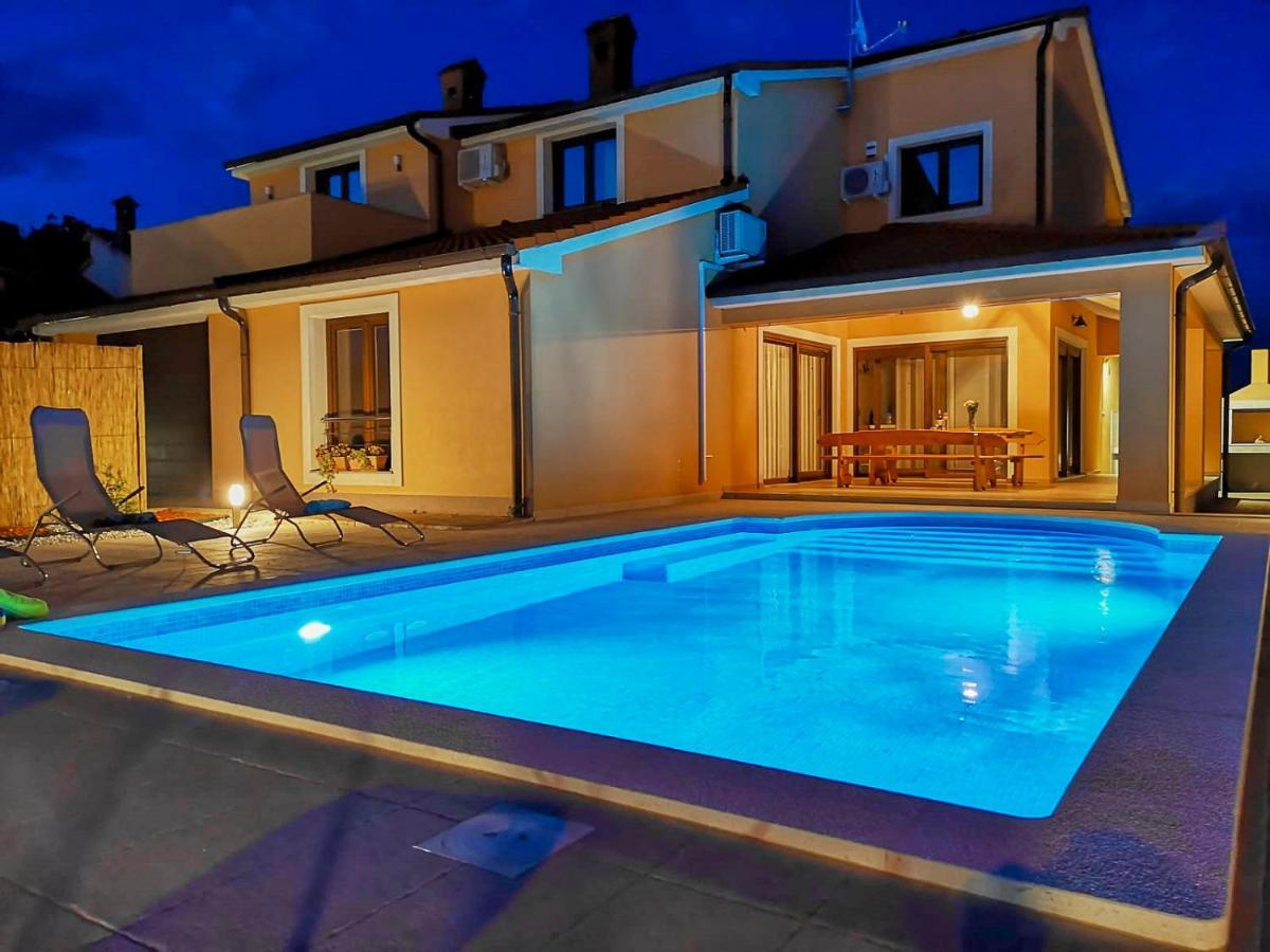 Villa Bartona For 8 Persons With Private Swimmingpool Pula Zewnętrze zdjęcie