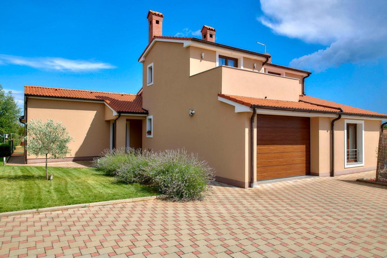 Villa Bartona For 8 Persons With Private Swimmingpool Pula Zewnętrze zdjęcie