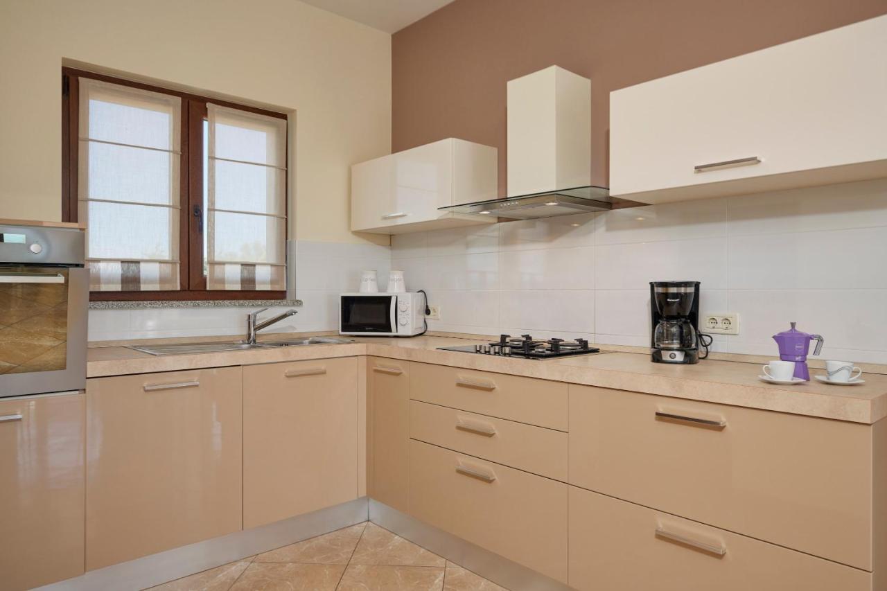 Villa Bartona For 8 Persons With Private Swimmingpool Pula Zewnętrze zdjęcie
