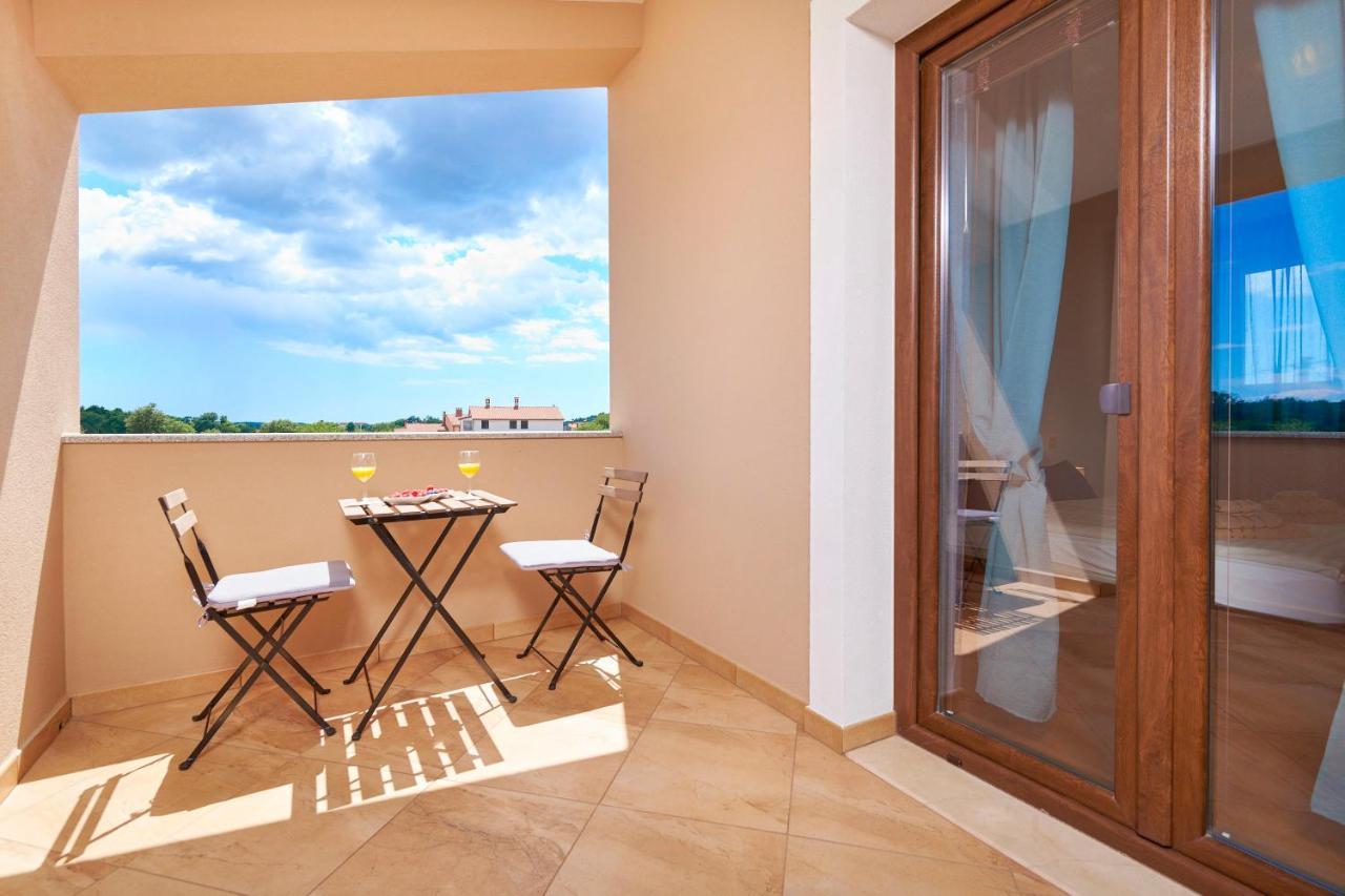Villa Bartona For 8 Persons With Private Swimmingpool Pula Zewnętrze zdjęcie