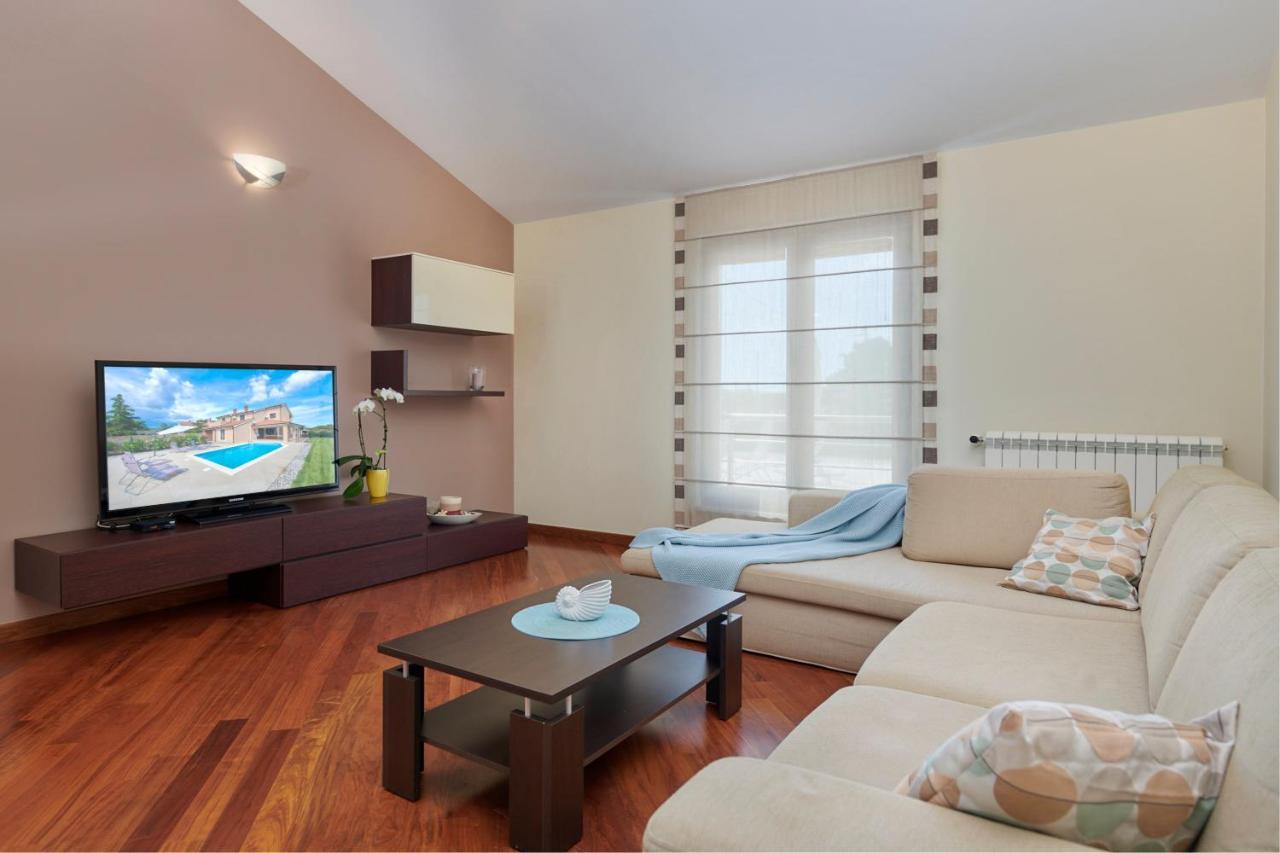 Villa Bartona For 8 Persons With Private Swimmingpool Pula Zewnętrze zdjęcie