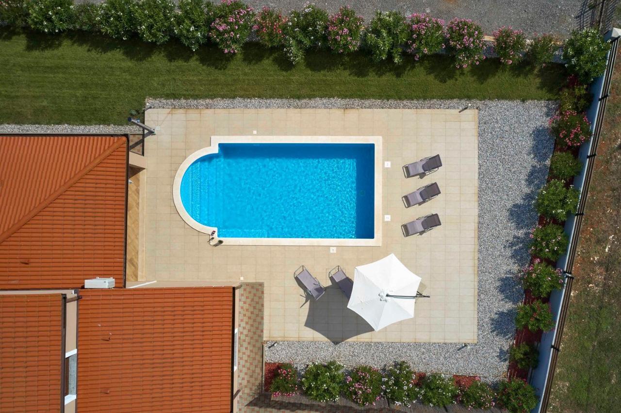 Villa Bartona For 8 Persons With Private Swimmingpool Pula Zewnętrze zdjęcie