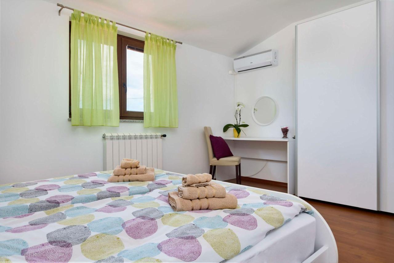 Villa Bartona For 8 Persons With Private Swimmingpool Pula Zewnętrze zdjęcie