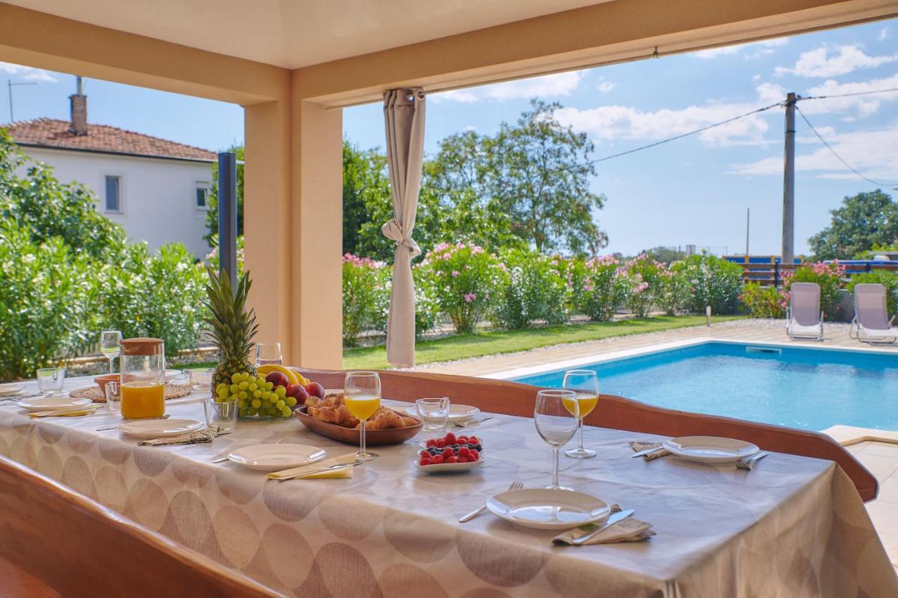 Villa Bartona For 8 Persons With Private Swimmingpool Pula Zewnętrze zdjęcie