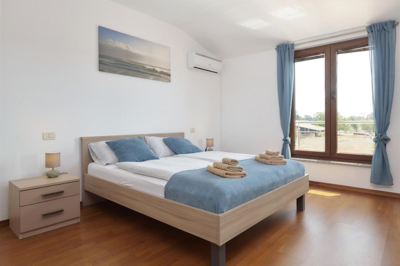 Villa Bartona For 8 Persons With Private Swimmingpool Pula Zewnętrze zdjęcie